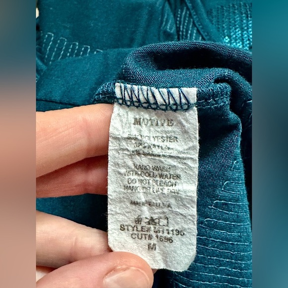 MOTIVE Short sleeve sequined top: color teal, size M - Picture 9 of 10